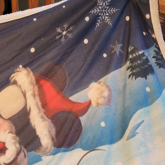 Disney Mickey & Minnie Throw - Picture 7 of 15